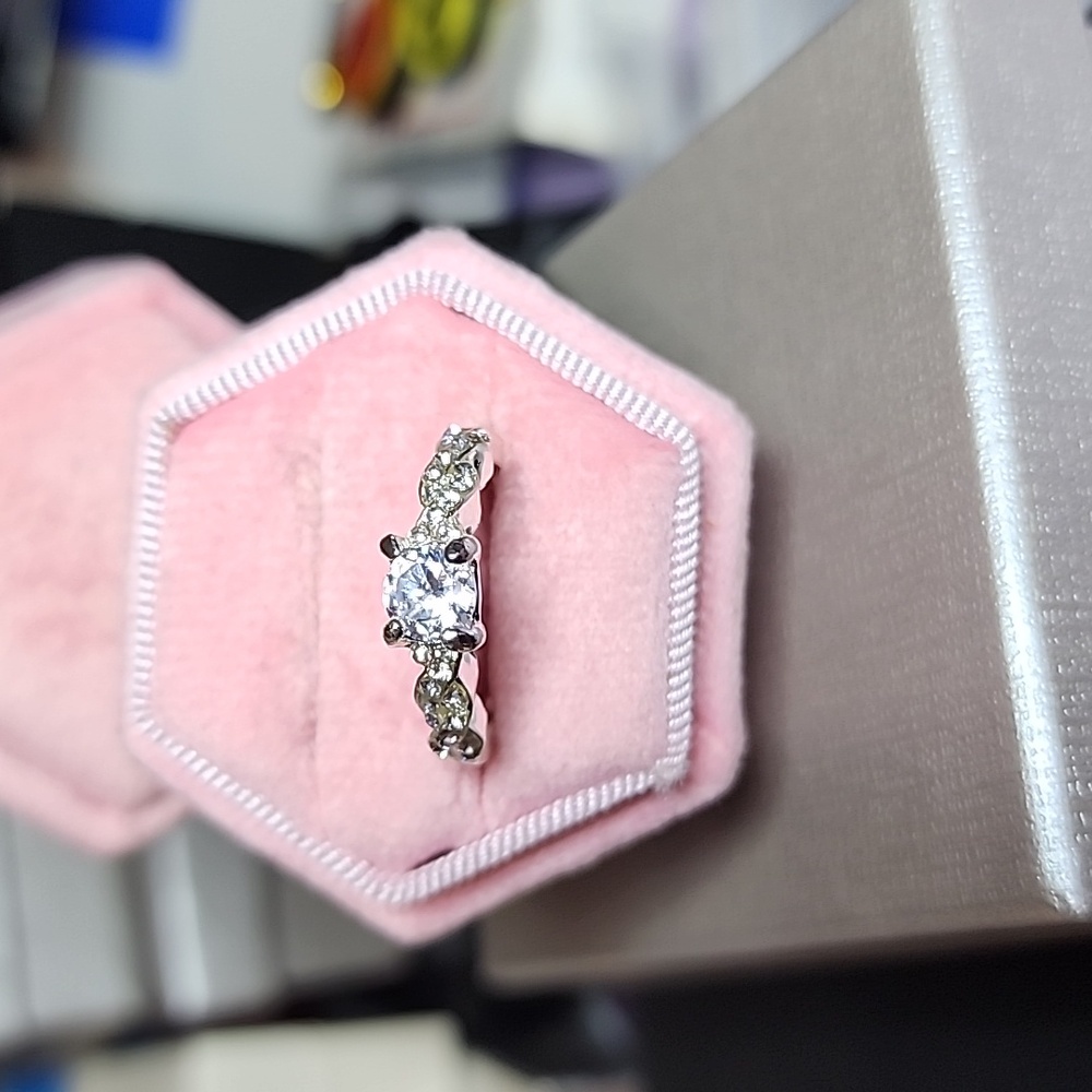 New Elegant 2pc Wedding Ring Set - Picture 10 of 11
